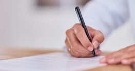 Contrat à durée déterminée&nbsp;: l’absence du salarié ne permet pas de signer un avenant de renouvellement après le terme du contrat